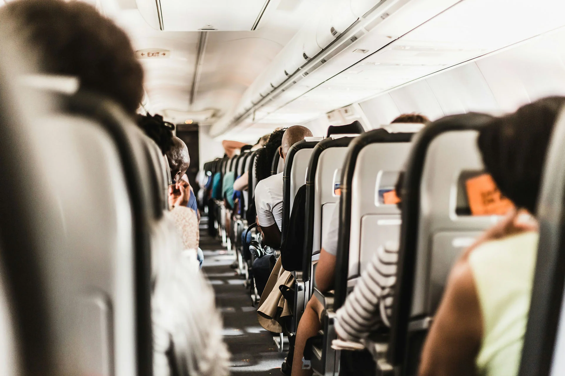 7 tipos de passageiros que todo mundo odeia no avião e como sobreviver a eles